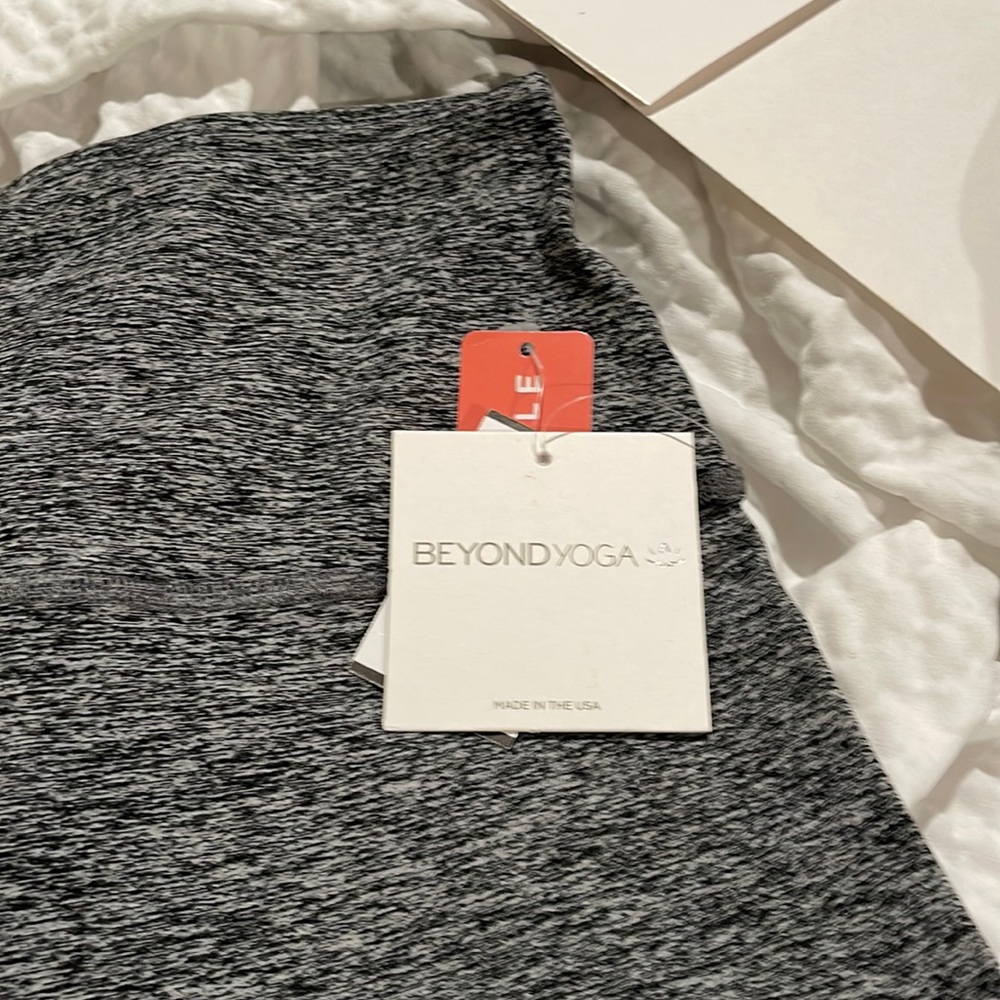 New never been worn tags still attached. Black and white leggings. XL